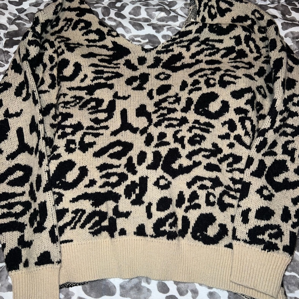 Cool back sweater